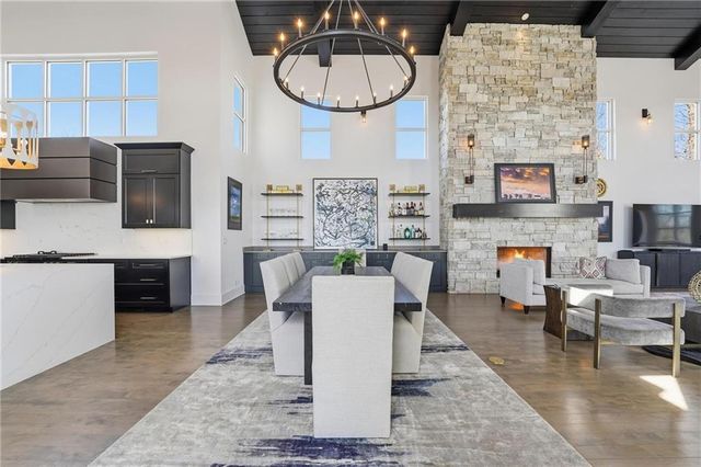 6949 Watson's Country Lane, Parkville, MO 64152