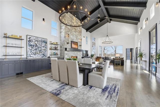 6949 Watson's Country Lane, Parkville, MO 64152