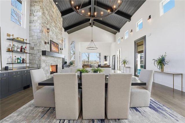 6949 Watson's Country Lane, Parkville, MO 64152