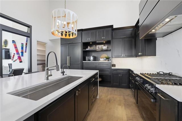 6949 Watson's Country Lane, Parkville, MO 64152