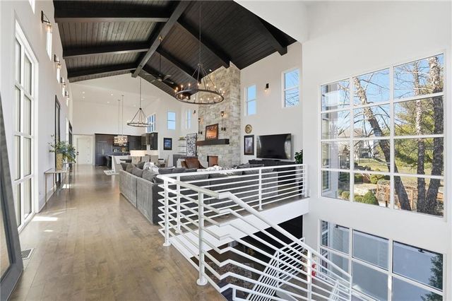 6949 Watson's Country Lane, Parkville, MO 64152