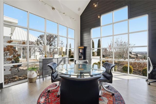 6949 Watson's Country Lane, Parkville, MO 64152