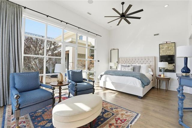 6949 Watson's Country Lane, Parkville, MO 64152