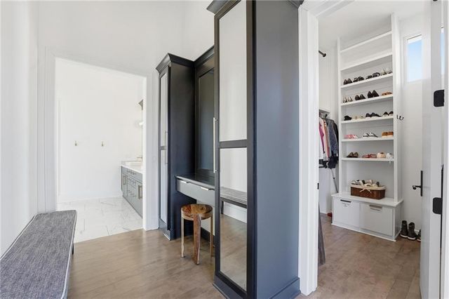 6949 Watson's Country Lane, Parkville, MO 64152