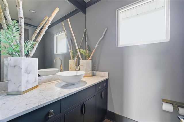 6949 Watson's Country Lane, Parkville, MO 64152