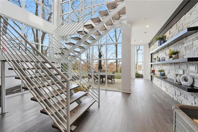 6949 Watson's Country Lane, Parkville, MO 64152