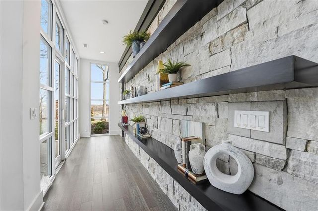 6949 Watson's Country Lane, Parkville, MO 64152