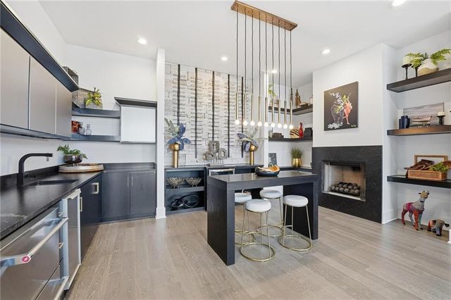 6949 Watson's Country Lane, Parkville, MO 64152