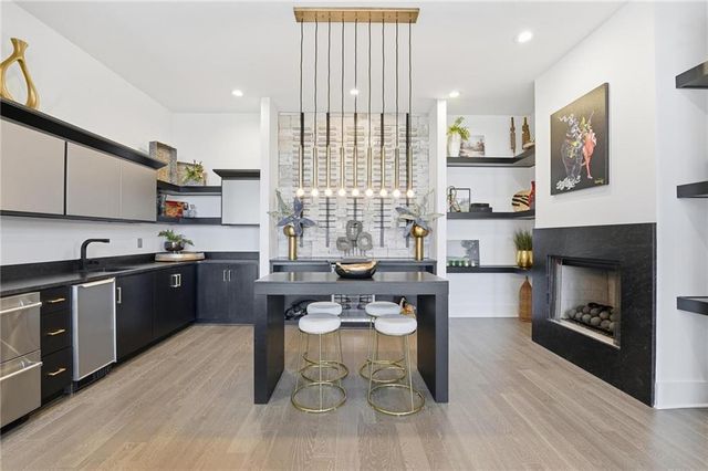 6949 Watson's Country Lane, Parkville, MO 64152