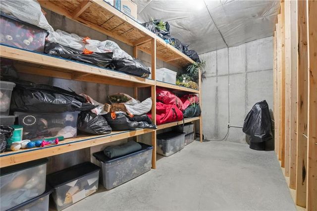 6949 Watson's Country Lane, Parkville, MO 64152