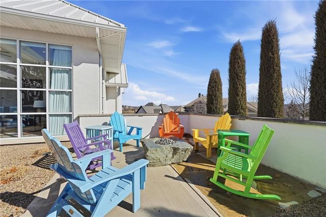 6949 Watson's Country Lane, Parkville, MO 64152