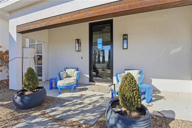 6949 Watson's Country Lane, Parkville, MO 64152