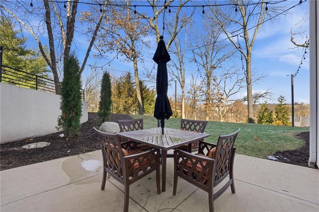 6949 Watson's Country Lane, Parkville, MO 64152