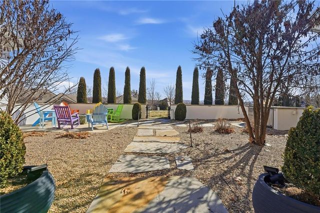 6949 Watson's Country Lane, Parkville, MO 64152