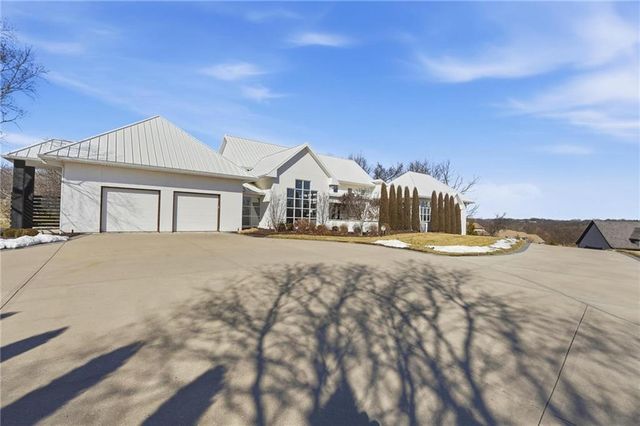 6949 Watson's Country Lane, Parkville, MO 64152