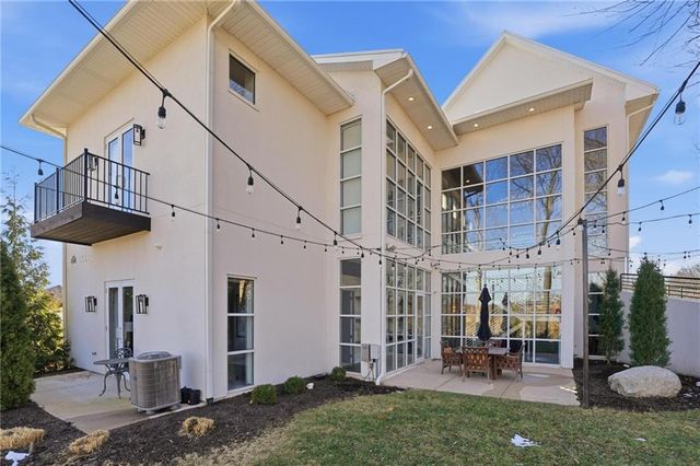 6949 Watson's Country Lane, Parkville, MO 64152