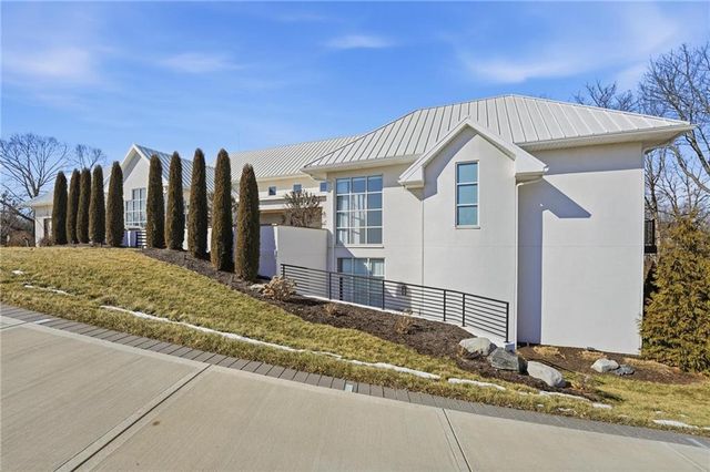 6949 Watson's Country Lane, Parkville, MO 64152