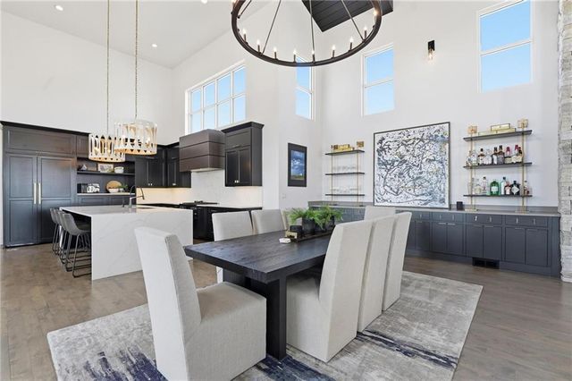 6949 Watson's Country Lane, Parkville, MO 64152