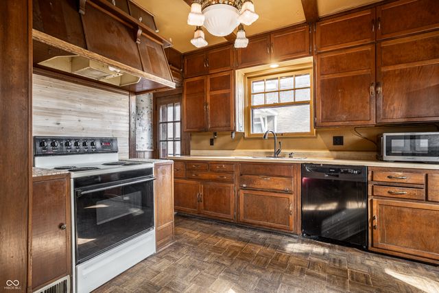 5235 Central Avenue, Indianapolis, IN 46220