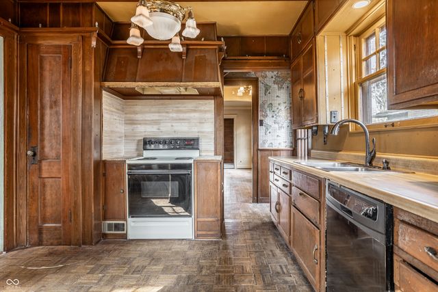 5235 Central Avenue, Indianapolis, IN 46220