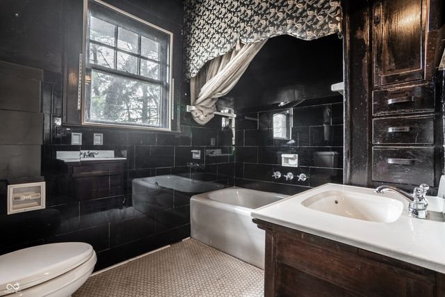 5235 Central Avenue, Indianapolis, IN 46220