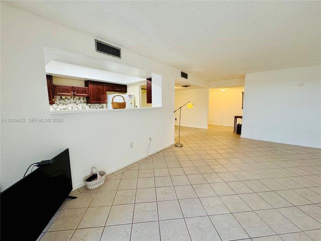 18021 Biscayne Blvd 304, Aventura, FL 33160