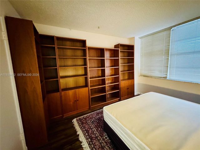 18021 Biscayne Blvd 304, Aventura, FL 33160