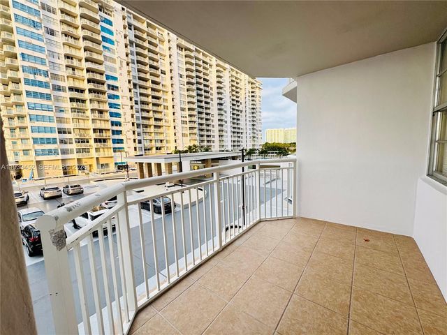 18021 Biscayne Blvd 304, Aventura, FL 33160