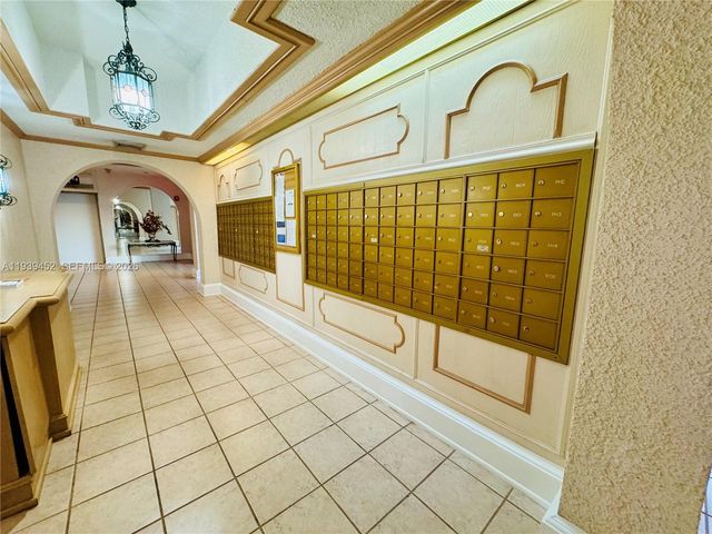 18021 Biscayne Blvd 304, Aventura, FL 33160