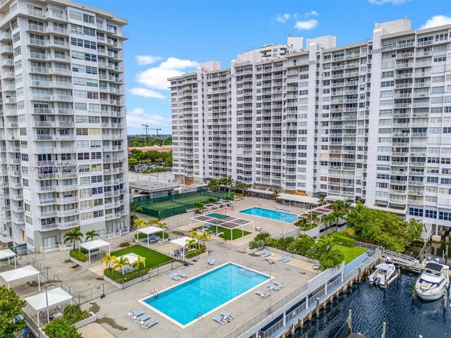 18021 Biscayne Blvd 304, Aventura, FL 33160