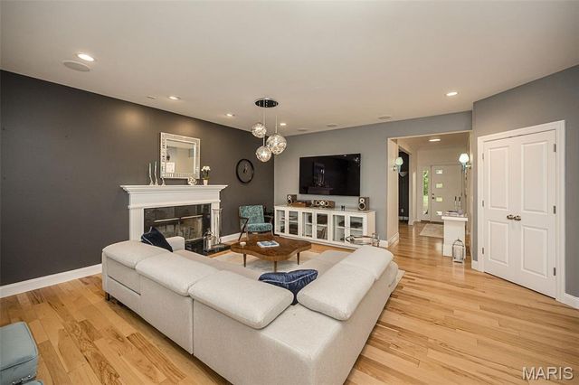 46 Heritage Pointe Circle, Fenton, MO 63026