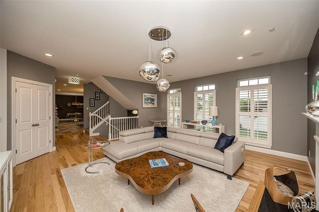 46 Heritage Pointe Circle, Fenton, MO 63026
