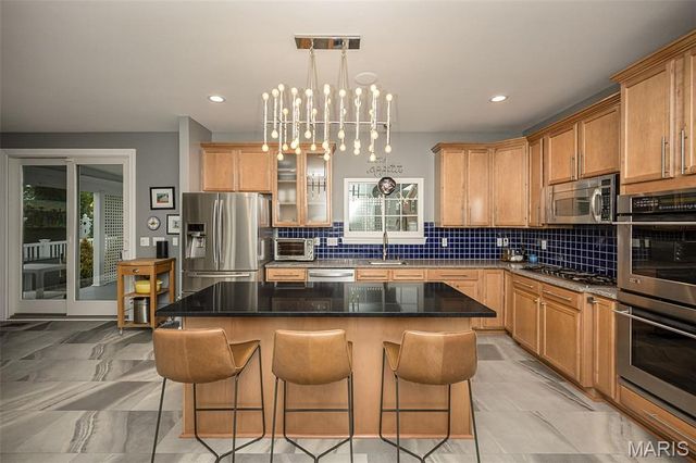 46 Heritage Pointe Circle, Fenton, MO 63026