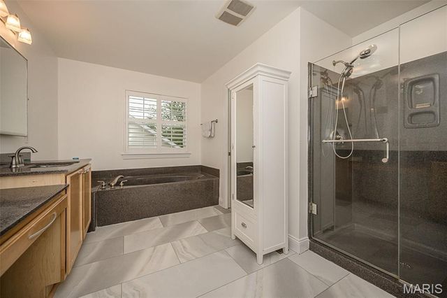 46 Heritage Pointe Circle, Fenton, MO 63026