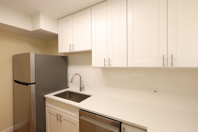 6157 W Belmont Avenue 1F, Chicago, IL 60634