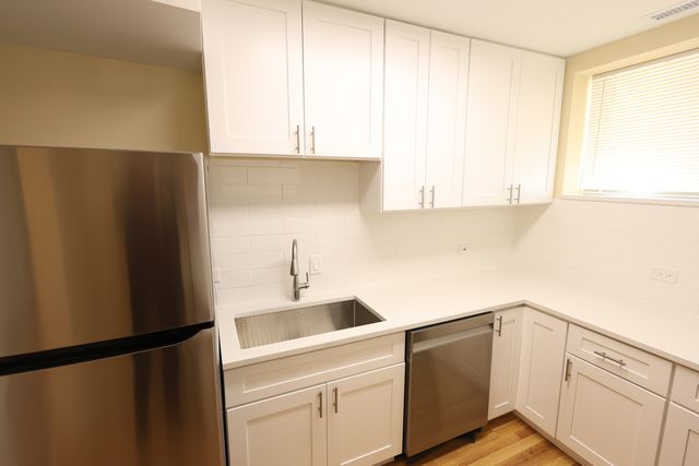 6157 W Belmont Avenue 1F, Chicago, IL 60634