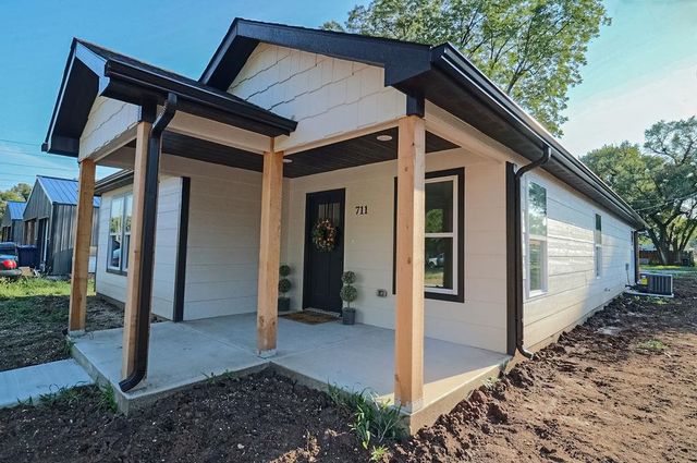 711 N Washington, El Dorado, KS 67042