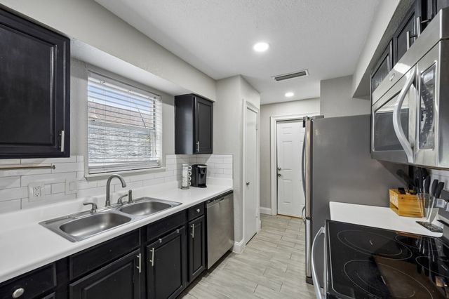 434 Stonehenge Drive, Arlington, TX 76014