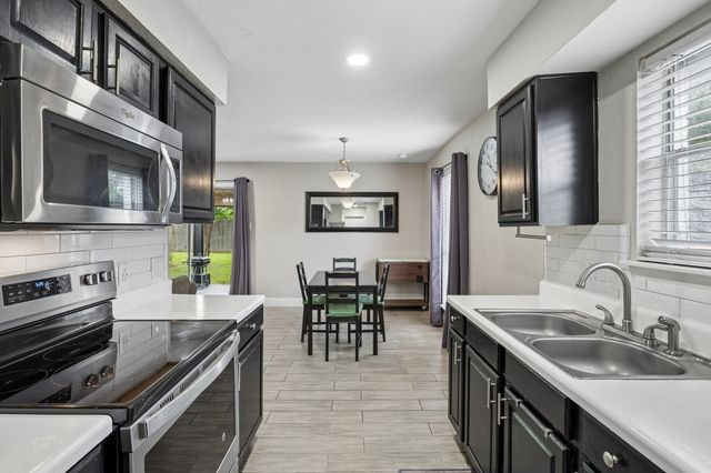 434 Stonehenge Drive, Arlington, TX 76014