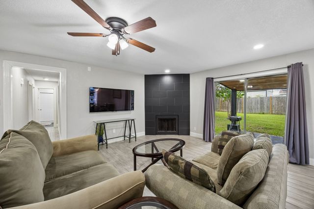 434 Stonehenge Drive, Arlington, TX 76014