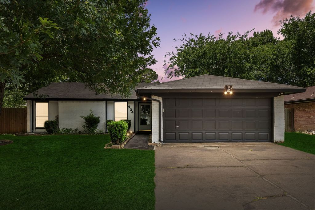 434 Stonehenge Drive, Arlington, TX 76014