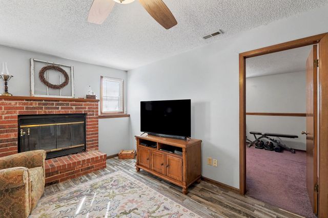 103 W Rockwood, Mulvane, KS 67110