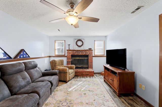 103 W Rockwood, Mulvane, KS 67110