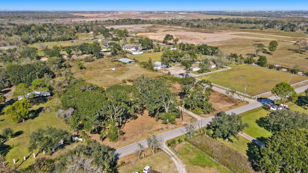 676 Evergreen Street, Fresno, TX 77545