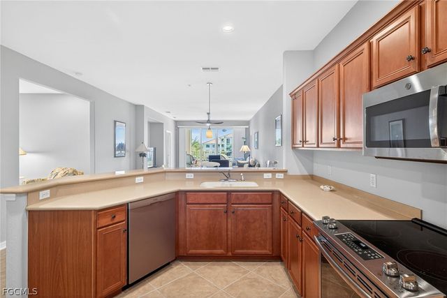 20011 Sanibel View CIR 206, Fort Myers, FL 33908