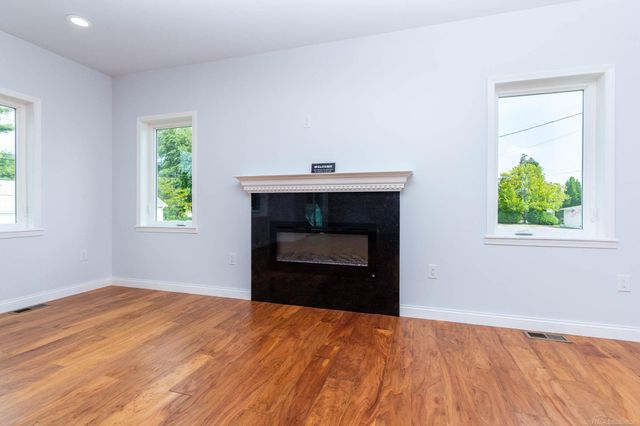 37235 Jefferson Avenue, Harrison Twp, MI 48045
