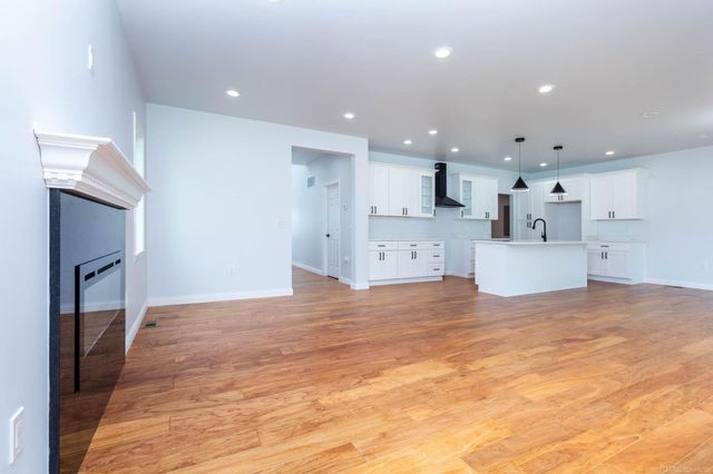 37235 Jefferson Avenue, Harrison Twp, MI 48045