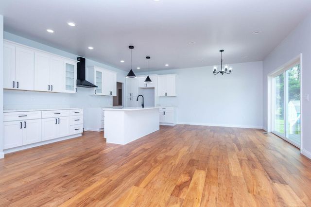 37235 Jefferson Avenue, Harrison Twp, MI 48045