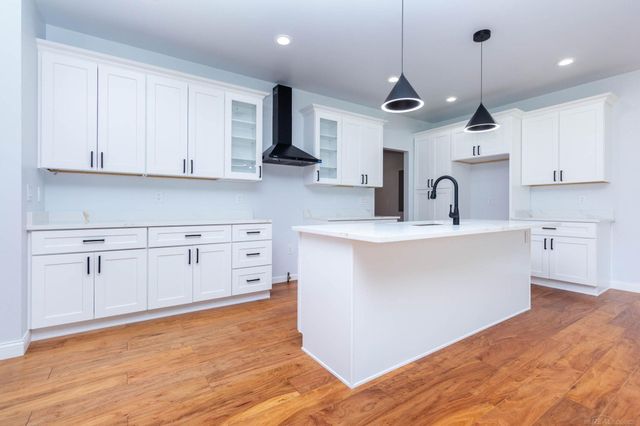 37235 Jefferson Avenue, Harrison Twp, MI 48045