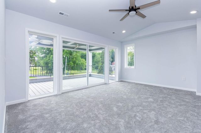 37235 Jefferson Avenue, Harrison Twp, MI 48045